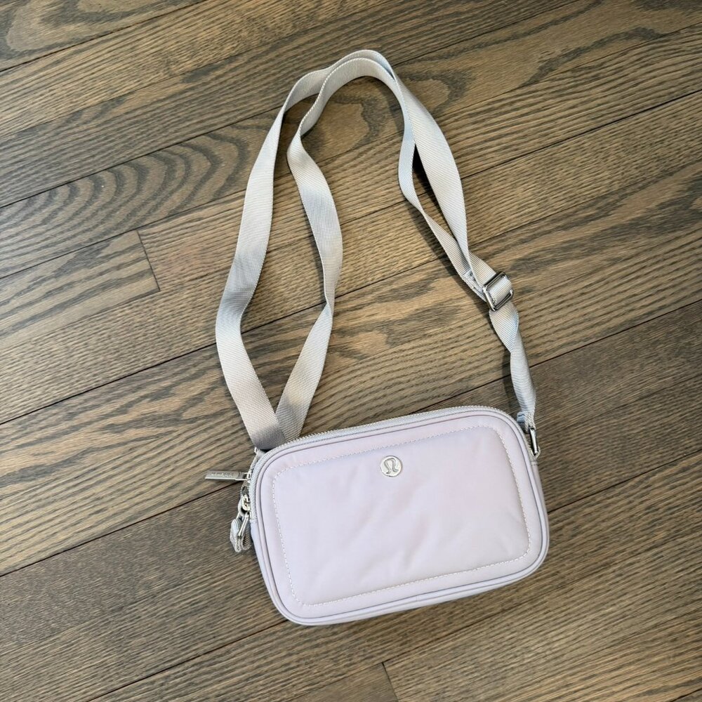 Lululemon 2L cross body bag